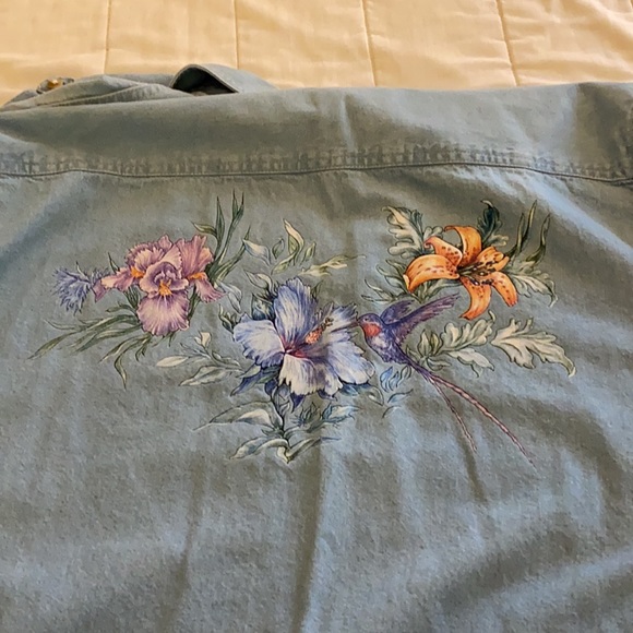 Women’s shirt white blue white floral patterns I’m back in front size large - Picture 11 of 11